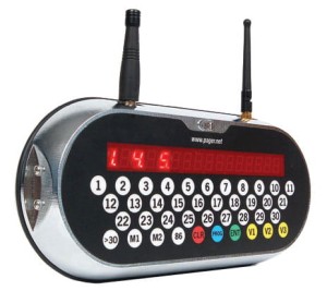 Transmiter do przywoływania pagerów obsługujący do 999 pagerów i współpracuje z panelem kasującym