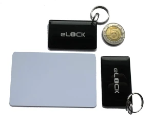 Porównanie wielkości karta - breloczek